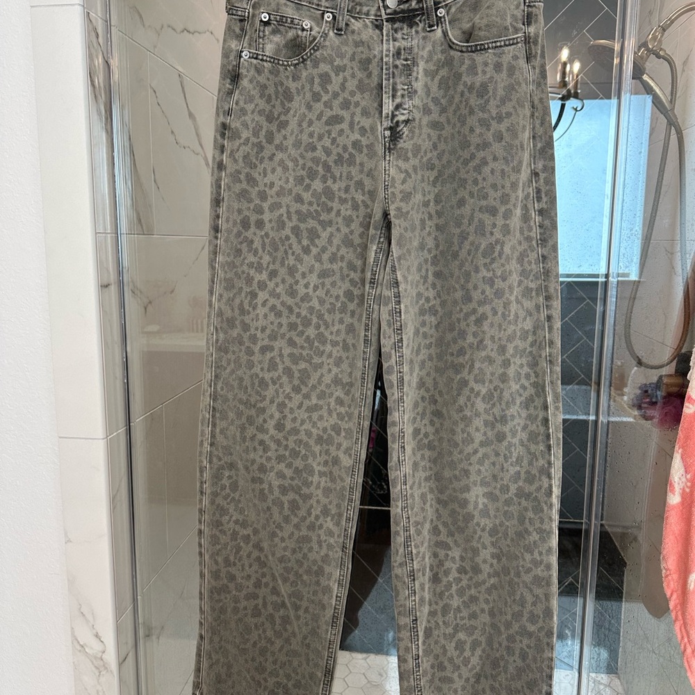 Universal Thread Leopard Print mid rise baggy Leg Jeans